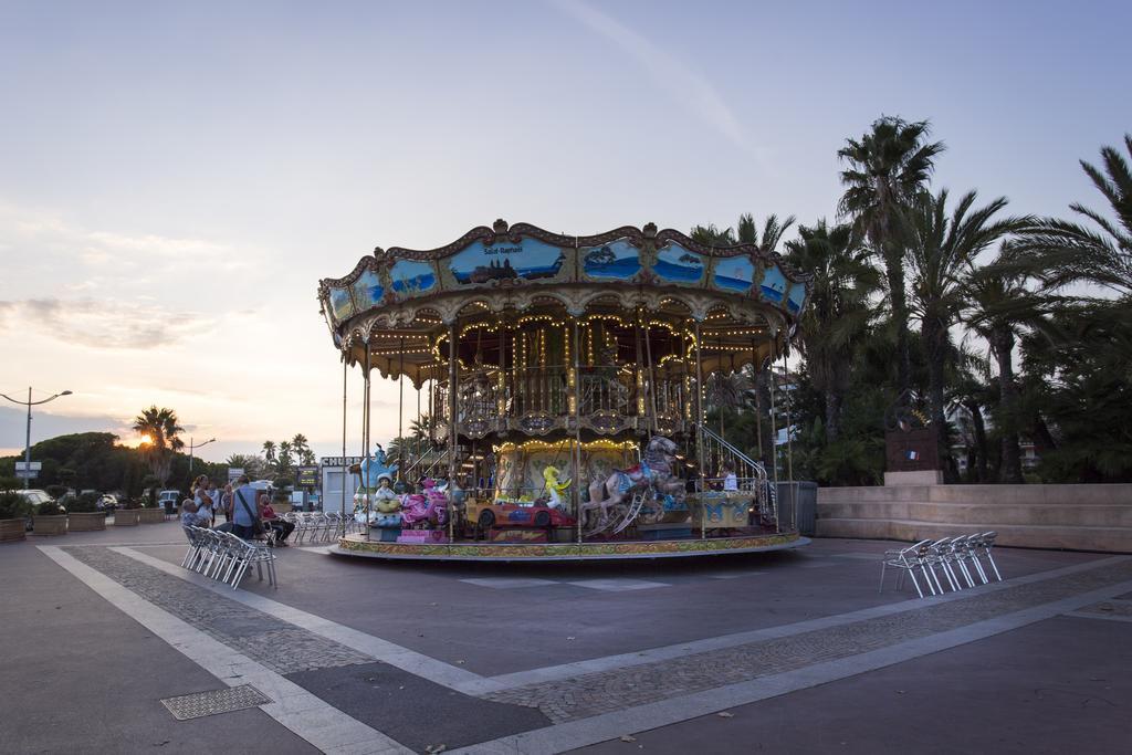 Village Vacances Le Lion De Mer Saint-Raphaël Exterior foto